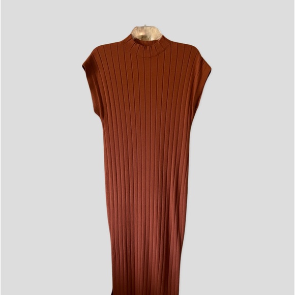 GiGio Ribbed Maxi Dress Size Med. - Clay Color - Picture 3 of 11